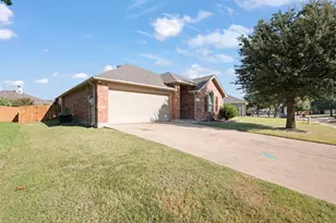 740 W Bend Blvd, Burleson, TX 76028 - Photo 3