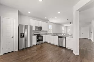 5672 Shore Point Trl, Fort Worth, TX 76119 - Photo 9