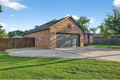 307 Brockett Street, Collinsville, TX 76233 - Photo 3