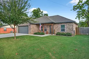 307 Brockett St, Collinsville, TX 76233 - Photo 1