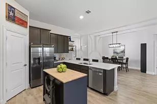 10705 Klondike Ln, Aubrey, TX 76227 - Photo 9