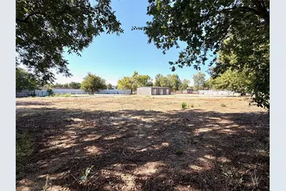 614 N Crockett Street, Granbury, TX 76048 - Photo 11