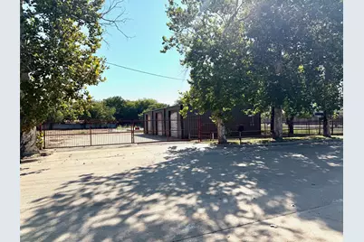 614 N Crockett Street, Granbury, TX 76048 - Photo 1