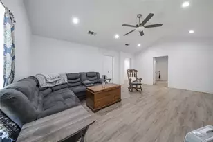 702 W 7th St, Bonham, TX 75418 - Photo 7