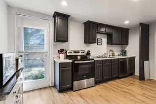 702 W 7th St, Bonham, TX 75418 - Photo 9