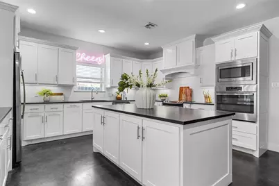 2016 S 11th Street, Waco, TX 76706 - Photo 9