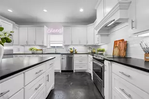 2016 S 11th St, Waco, TX 76706 - Photo 11