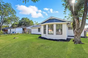 1106 Edgewood St, Ennis, TX 75119 - Photo 3