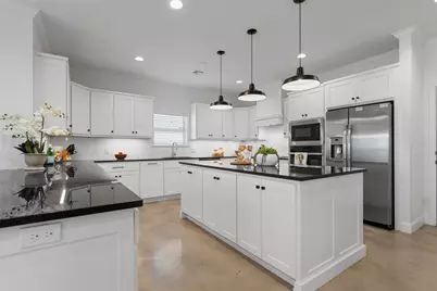 2114 S 11th Street, Waco, TX 76706 - Photo 9