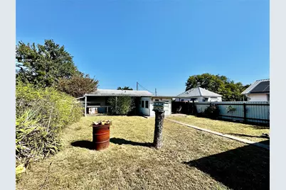 413 E Locust Street, Whitewright, TX 75491 - Photo 13