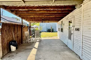 413 E Locust St, Whitewright, TX 75491 - Photo 9