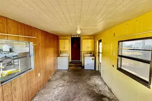 413 E Locust St, Whitewright, TX 75491 - Photo 7