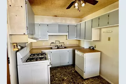 413 E Locust Street, Whitewright, TX 75491 - Photo 3