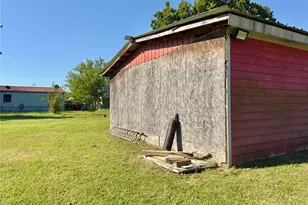 200 E South St, Trenton, TX 75490 - Photo 25