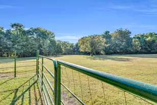 111 Oak Creek Ln, Ovilla, TX 75154 - Photo 11