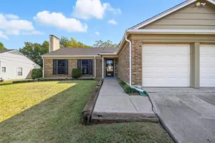 2017 Jessie Pl, Edgecliff Village, TX 76134 - Photo 3