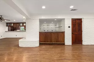 4400 Summercrest Ct, Fort Worth, TX 76109 - Photo 9