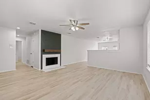 1129 Cottonwood Dr, Crowley, TX 76036 - Photo 5