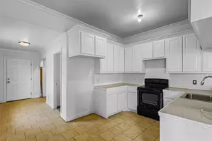 704 S Beacon St, Dallas, TX 75223 - Photo 9