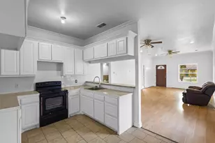 704 S Beacon St, Dallas, TX 75223 - Photo 11