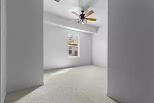 704 S Beacon St, Dallas, TX 75223 - Photo 15