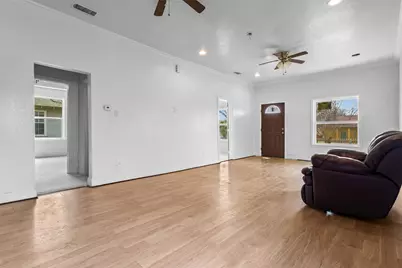 704 S Beacon Street, Dallas, TX 75223 - Photo 7