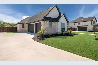 312 Champions Way, McGregor, TX 76657 - Photo 3