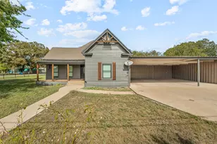 153 E Norway St, Walnut Springs, TX 76690 - Photo 3