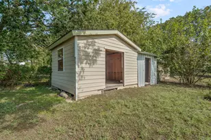 153 E Norway St, Walnut Springs, TX 76690 - Photo 33