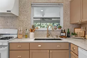 1725 La Porte Dr, Waco, TX 76710 - Photo 13