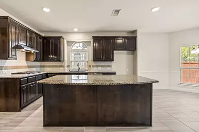 7116 Playa Imperial Lane, Grand Prairie, TX 75054 - Photo 11