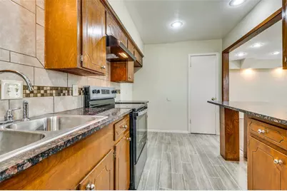 110 Crandall Road #112-Right Side, Irving, TX 75060 - Photo 5