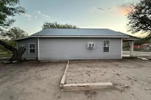 902 Burleson St, George West, TX 78022 - Photo 3