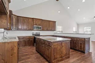 805 N Main St, McGregor, TX 76657 - Photo 11