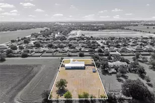 805 N Main St, McGregor, TX 76657 - Photo 37