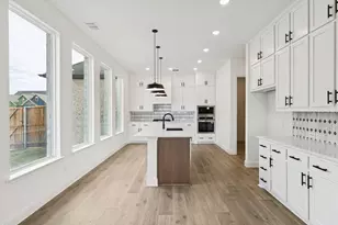 1014 Emerald Trce Dr, Justin, TX 76247 - Photo 9