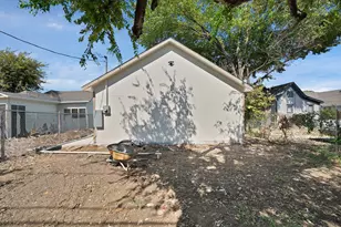 1130 E Hattie St, Fort Worth, TX 76104 - Photo 37