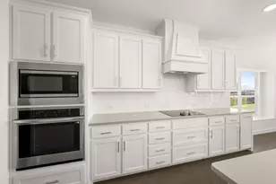 109 Golden Jackal Ct, Godley, TX 76044 - Photo 3