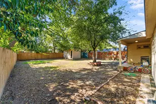 502 Royal Ave, Grand Prairie, TX 75051 - Photo 27