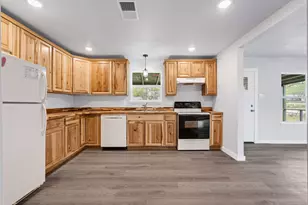 1205 SW 12th St, Mineral Wells, TX 76067 - Photo 13