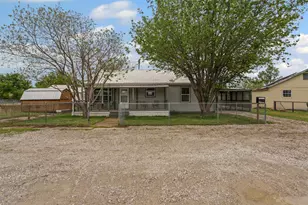 1205 SW 12th St, Mineral Wells, TX 76067 - Photo 5