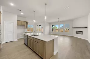 901 Meadow View Dr, Cleburne, TX 76033 - Photo 3