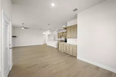 901 Meadow View Drive, Cleburne, TX 76033 - Photo 9