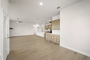 901 Meadow View Dr, Cleburne, TX 76033 - Photo 9