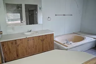 2201 Cadiz Cir, Granbury, TX 76048 - Photo 5