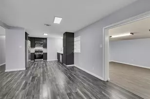 205 NW Jill Ann Dr, Burleson, TX 76028 - Photo 11