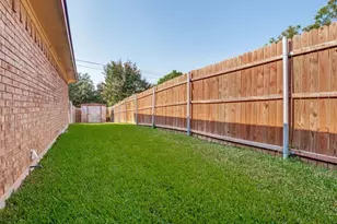 1126 Hemlock Dr, DeSoto, TX 75115 - Photo 25