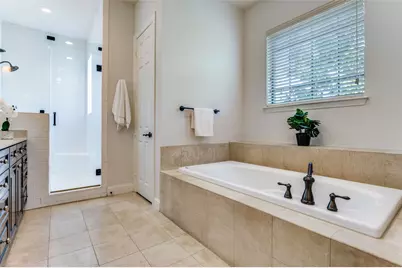 1120 Hemingway Lane, Irving, TX 75063 - Photo 17