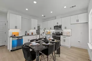 126 Homes Dr, Grand Prairie, TX 75050 - Photo 7