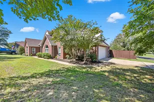 2105 W Crawford St, Denison, TX 75020 - Photo 3